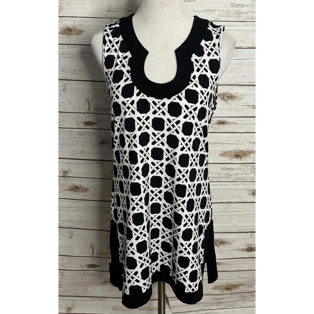 White House Black Market black/white geometric keyhole sleeveless tunic Size L